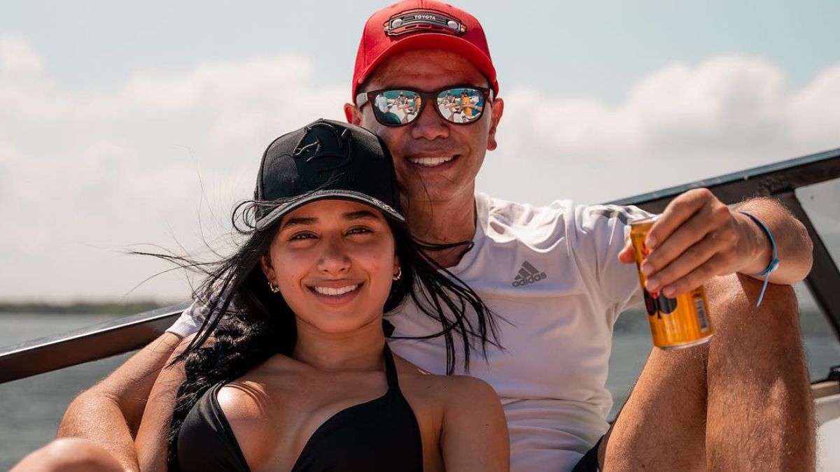"Buena para la cama": sorprendente confesión de Jhonny Rivera sobre su novia Jenny López #ZonaRosa Jhonny Rivera reveló picantes confesiones sobre su novia Jenny López.