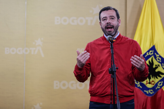 Primer encontrón entre Petro y el nuevo alcalde de Bogotá por el Metro 1 Primer encontrón entre Petro y el nuevo alcalde de Bogotá por el Metro Durante la primera reunión de empalme entre el gobierno de la saliente alcaldesa de Bogotá, Claudia López, y la llegada de Carlos Fernando Galán, el alcalde electo envió un claro mensaje de respeto al presidente de la República sobre lo que concierte al metro de Bogotá.
