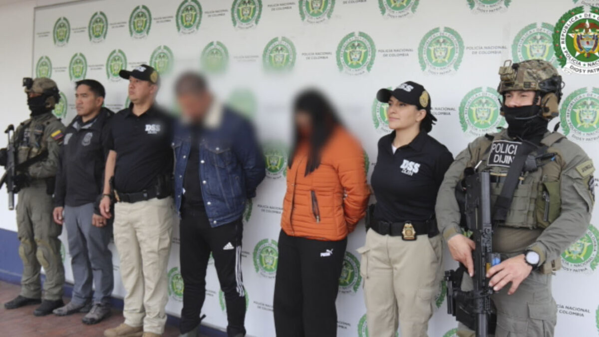 Capturan a dos pillos en medio de un robo en Bosa Capturan a dos sujetos que pretendían robar un local comercial en Bosa.