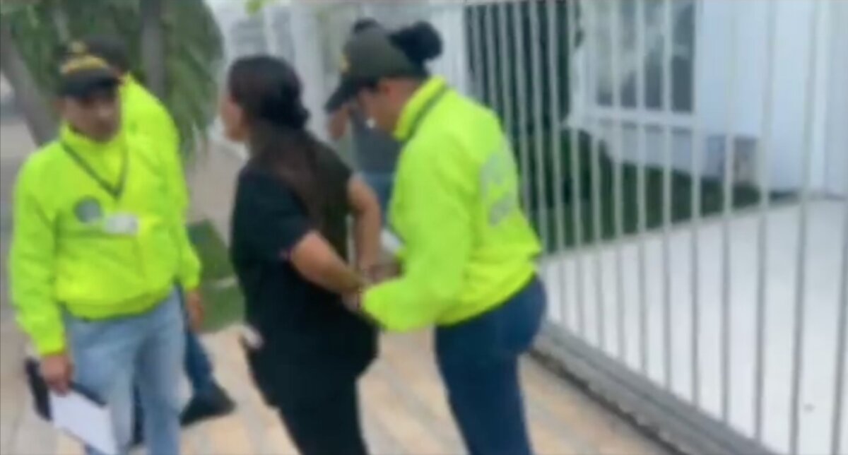 Capturan a primer sospechoso del robo en la vivienda de Silvestre Dangond 1 Capturan a primer sospechoso del robo en la vivienda de Silvestre Dangond En las últimas horas, capturaron al primer sospechoso relacionado con el robo en la residencia del reconocido cantante vallenato Silvestre Dangond, en Valledupar.