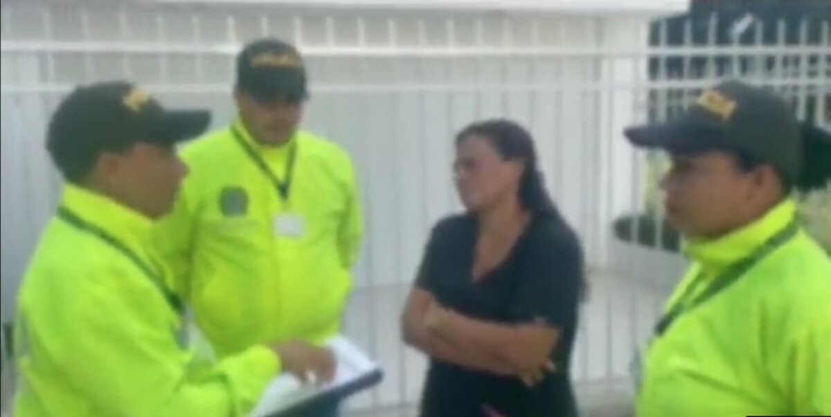 Capturan a primer sospechoso del robo en la vivienda de Silvestre Dangond 2 Capturan a primer sospechoso del robo en la vivienda de Silvestre Dangond En las últimas horas, capturaron al primer sospechoso relacionado con el robo en la residencia del reconocido cantante vallenato Silvestre Dangond, en Valledupar.