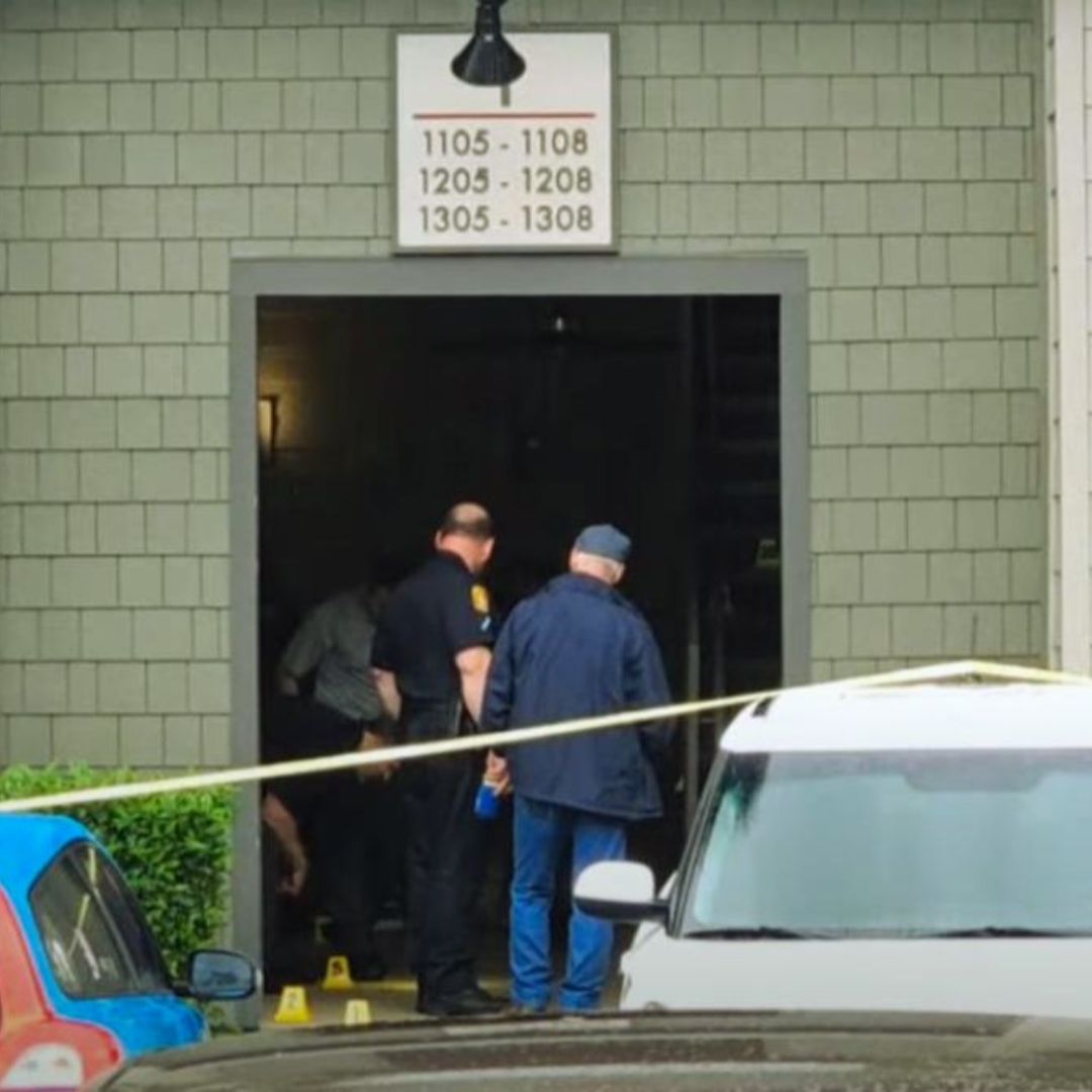 Capturan al presunto feminicida de una colombiana y su hija en EE.UU. 1 Capturan al presunto feminicida de una colombiana y su hija en EE.UU. El señalado del asesinato de una madre y su hija en Tampa, Florida (Estados Unidos), quien es un hombre de nacionalidad peruana y al parecer era la pareja sentimental de la víctima, fue captura en el estado de Maryland.