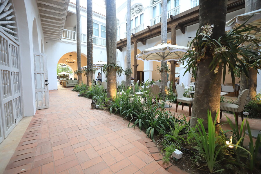 Cartagena tiene el mejor hotel histórico del continente 1 Cartagena tiene el mejor hotel histórico del continente Nuevamente la hotelería de la ciudad de Cartagena está de celebración. Uno de sus hoteles boutique acaba de obtener los galardones en tres de las categorías de los World Luxury Hotel Awards.