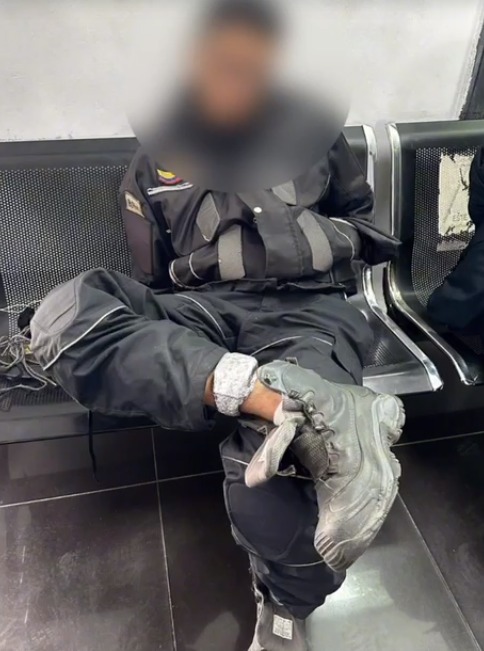 Cayeron 2 delincuentes señalados de hurto en la localidad de Tunjuelito En el barrio San Carlos (Tunjuelito), fueron capturados dos delincuentes que presuntamente planeaban robar una entidad bancaria. Además, se movilizaban en una motocicleta de alto cilindraje que recientemente habían robado.