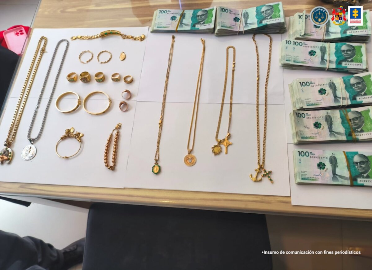 Cayeron pillos que extorsioban desde la cárcel La Modelo 1 Cayeron pillos que extorsioban desde la cárcel La Modelo Las autoridades capturaron a 7 delincuentes, 3 de ellos eran funcionarios del INPEC, además notificó a 11 presos. De esta manera se desmanteló la banda criminal 'Comité'.