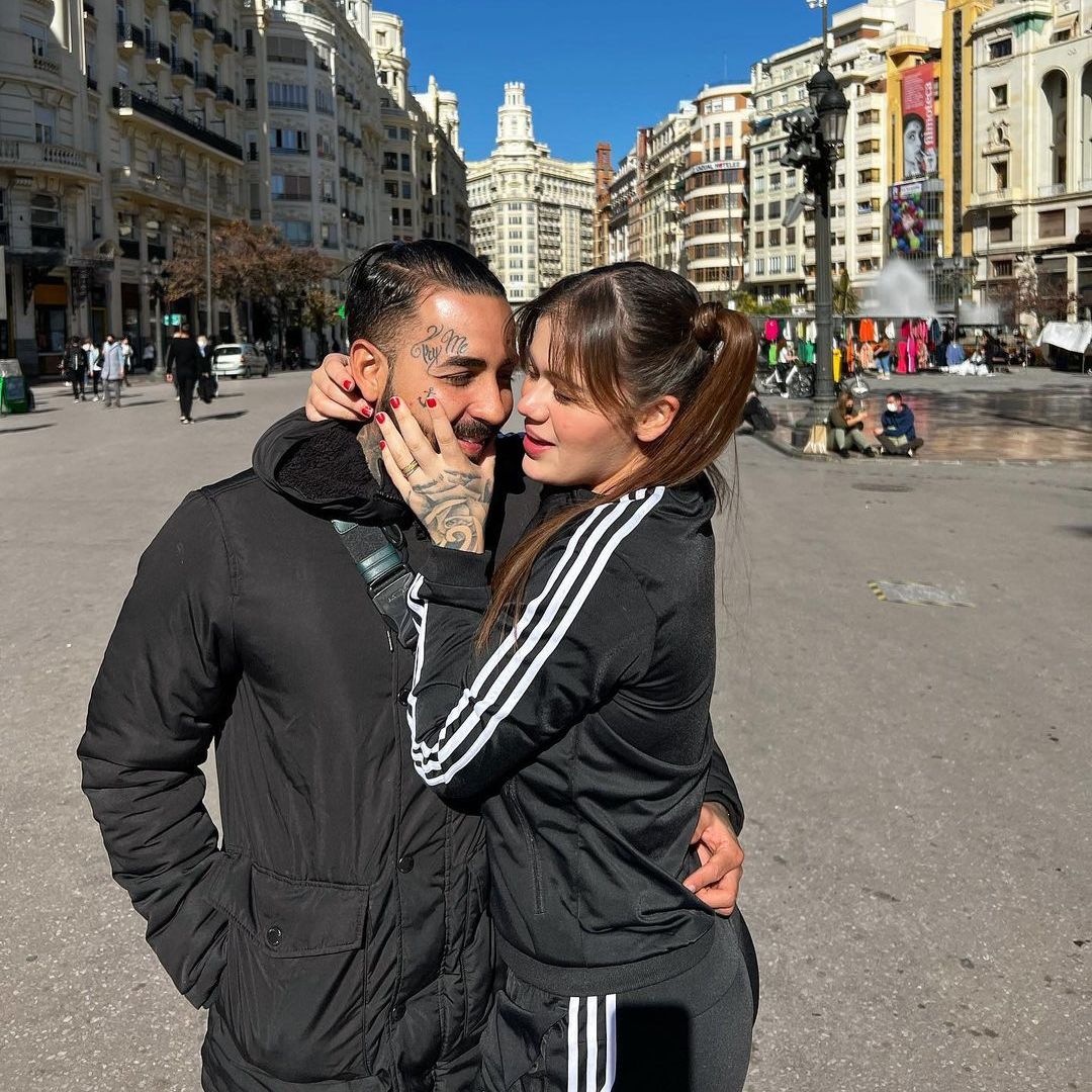 Cintia Cossio se separa de Jhoan López Cintia Cossio anunció su separación de Jhoan López luego de 12 años de matrimonio.