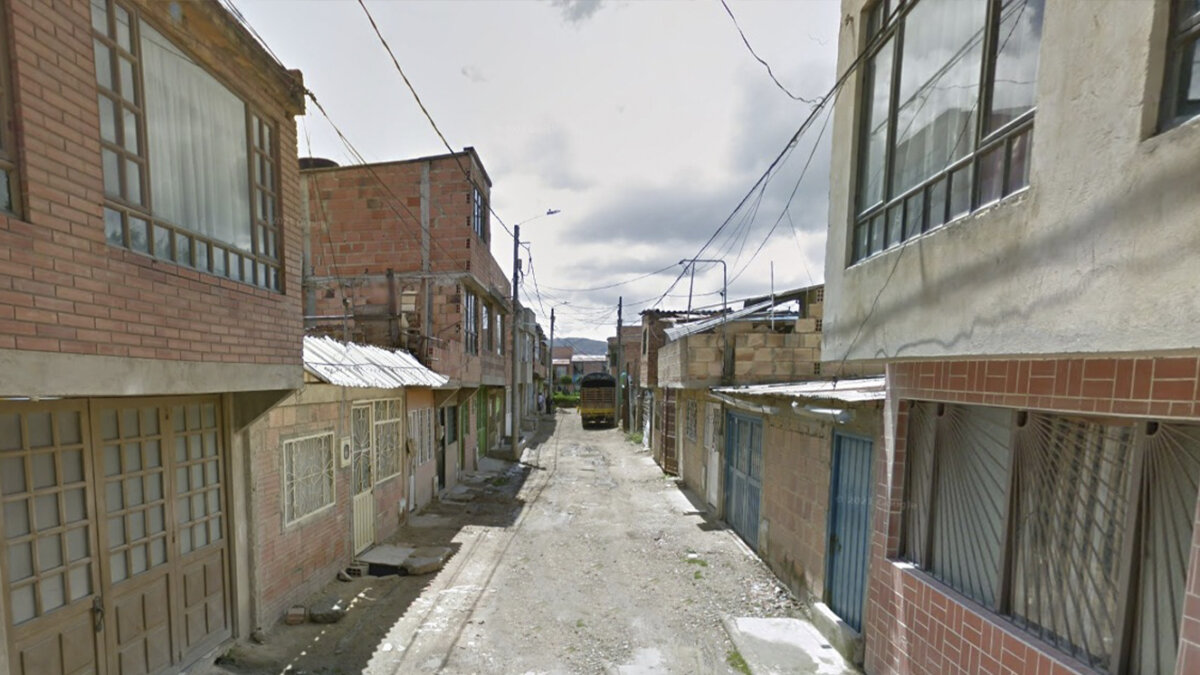 Conmoción en Soacha por crimen de reconocido vecino Sin piedad y de la manera más arcaica posible murió un reciclador, de nacionalidad venezolana, sobre la mañana de este viernes en el barrio Olivares (de Soacha), luego de recibir un golpe en su cabeza.