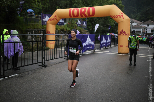 Conozca los cierres viales de este domingo por carrera atlética Este domingo se llevará a cabo, por primera vez en Bogotá, la carrera atlética “Corre Mi Tierra”. Le contamos cuáles son los cierres viales y desvíos programados.