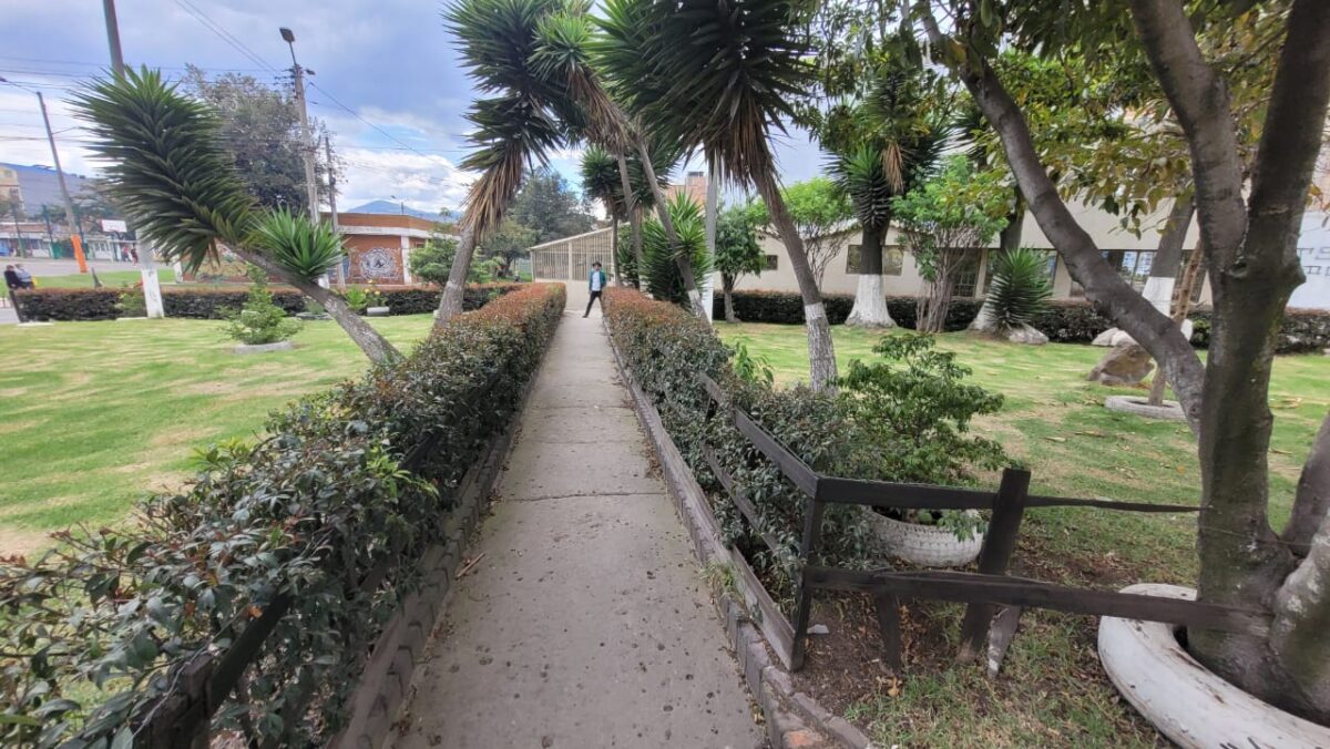 Crimen a bala en parque de Kennedy Un joven de aproximadamente 25 años fue encontrado con tres impactos de bala en el parque San Andrés II, de la localidad de Kennedy.