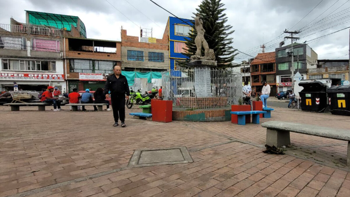 Crimen en medio de tragos en Suba En medio de los tragos y la fiesta, la comunidad del barrio La Gaitana, ubicado en la localidad de Suba, fue alertada por varios disparos que retumbaron en la zona.