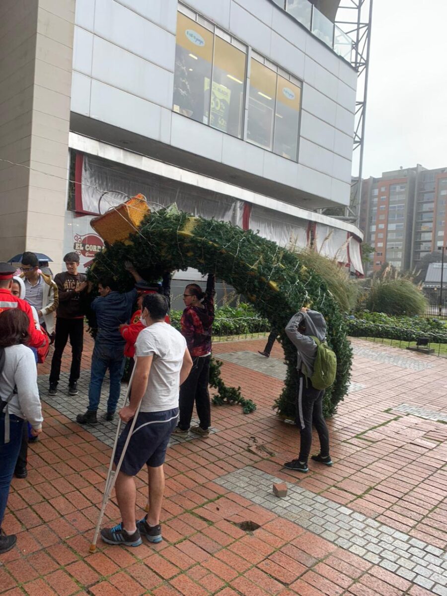 Denuncian irregularidades tras accidente que sufrió una adulta mayor en centro comercial 1 Denuncian irregularidades tras accidente que sufrió una adulta mayor en centro comercial El pasado 22 de noviembre una adulta mayor sufrió un accidente en un reconocido centro comercial de la capital que la dejó gravemente herida. Familiares de la víctima le exigen al establecimiento público que responda por lo sucedido.