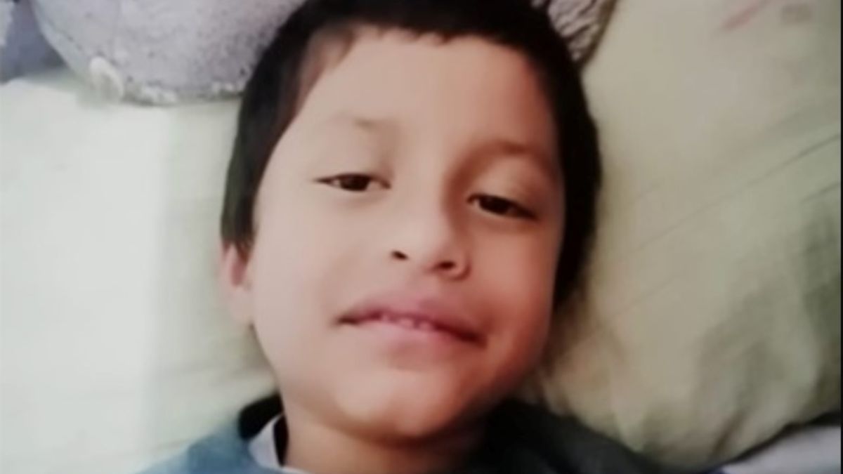 Desgarrador hallazgo de Yenrri en el río Bogotá Los familiares de Yenrri Josues Cabrales Reyes, de 5 años, quien había sido reportado como desaparecido desde el pasado domingo en la localidad de Suba, recibieron la lamentable noticia de que el menor apareció sin vida en el río Bogotá, a la altura del municipio de Funza.