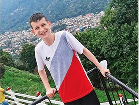 Nuevos detalles en muerte de joven que falleció tras jugar con la ouija El adolescente de 17 años habría sido asesinado en Kennedy. Dicen los que estaban con él, que estaba jugando con la ouija.
