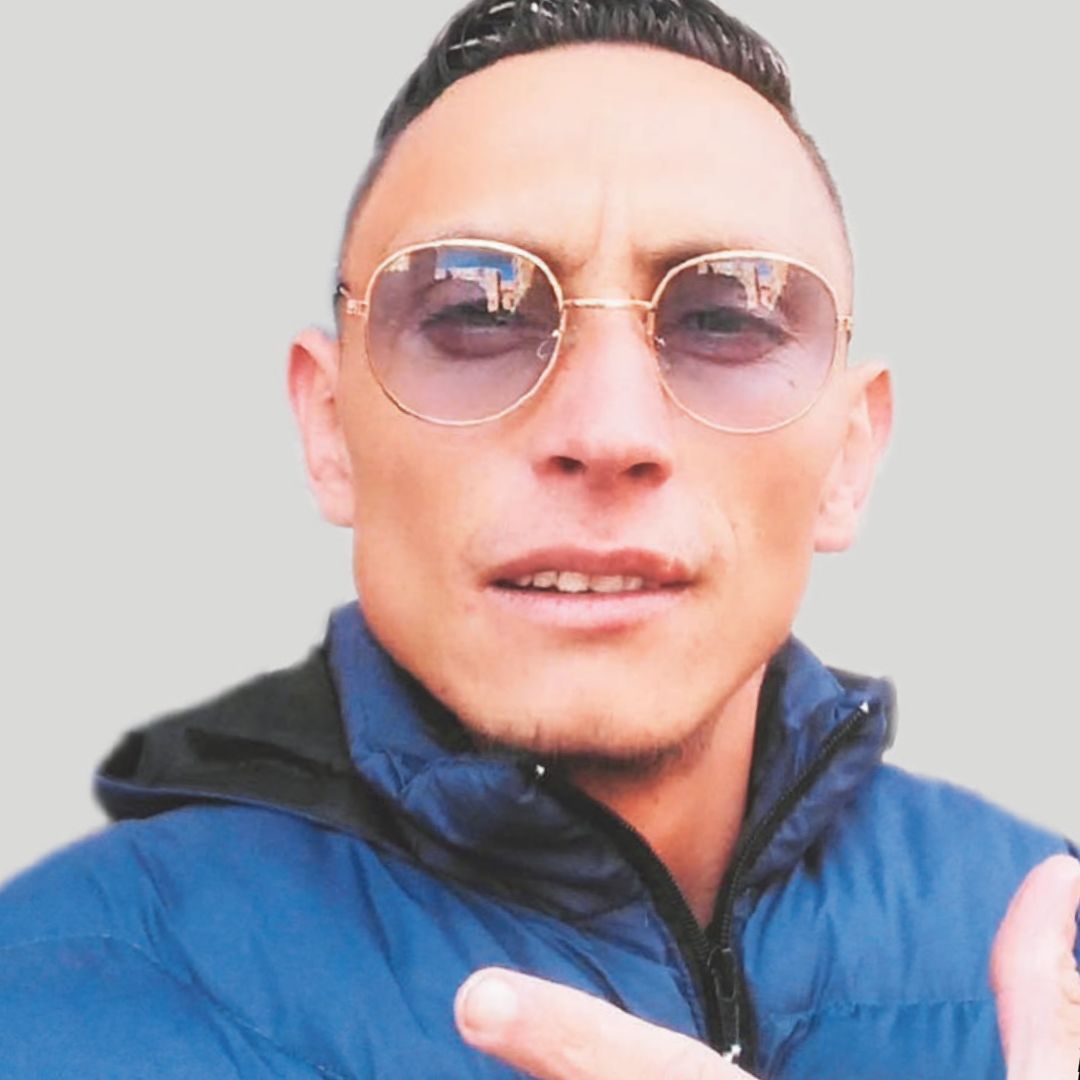 Diego, el hombre asesinado en Bosa 1 Diego, el hombre asesinado en Bosa El dolor embarga a los familiares de Diego Andrés Rico Sánchez (35 años), quien fue vilmente asesinado con arma de fuego en la noche del domingo en la localidad de Bosa. Hoy, en medio del duelo, los allegados a la víctima le piden que a las autoridades que esclarezcan el caso y que den con los responsables para que respondan por su crimen.