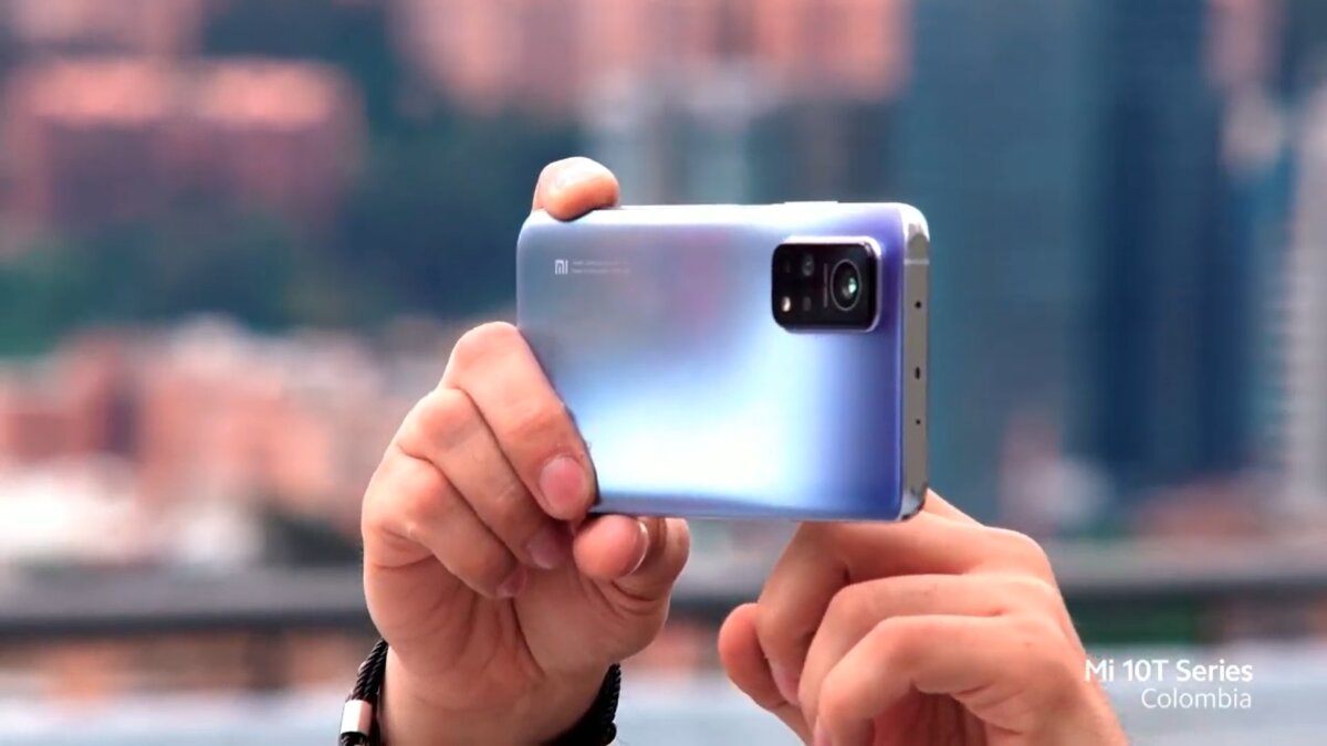 El mejor celular para los abuelitos Les daremos algunos tips a tener en cuenta al escoger un teléfono para nuestro ser querido mayor. 