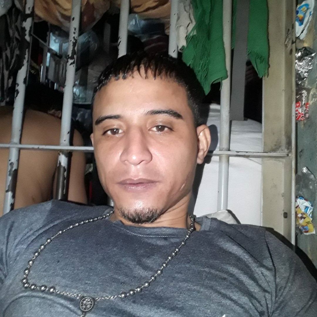 En Santa Fe: Su vecino lo asesinó tras reclamarle por el ruido 1 En Santa Fe: Su vecino lo asesinó tras reclamarle por el ruido Un hombre asesinó a su vecino porque le hizo un reclamo. El crimen se presentó en un pagadiario de la localidad de Santa Fe.