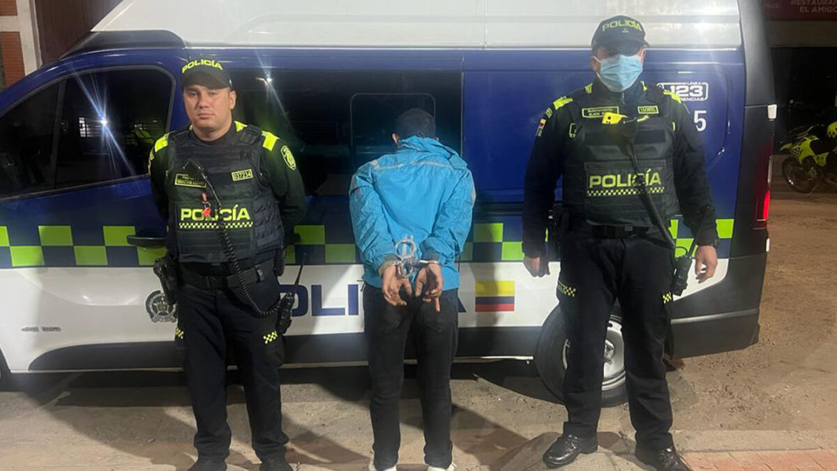 En Santa Fe: le prendió fuego a su pareja sentimental 8 En Santa Fe: le prendió fuego a su pareja sentimental En un acto atroz, un hombre de 41 años estuvo a punto de arrebatarle la vida a una mujer, tras rociarle un líquido inflamable y prenderle fuego. Le contamos los detalles.