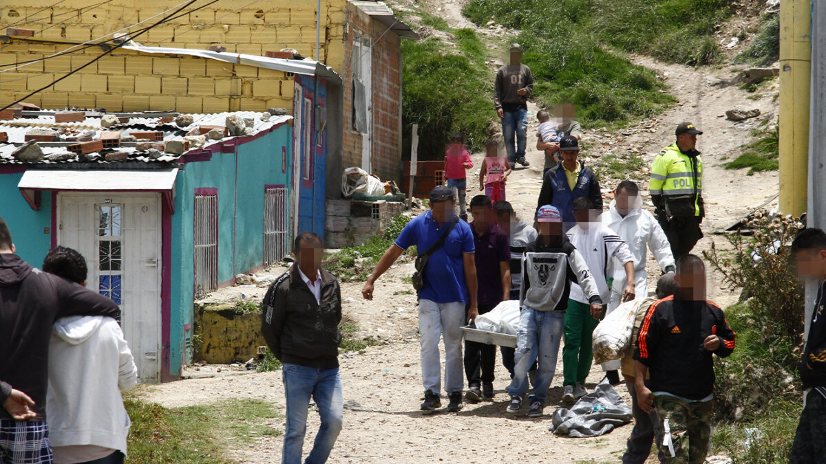 En las últimas 48 horas se presentaron 5 masacres que dejaron 18 víctimas Una alarmante situación de seguridad se presenta en Colombia. De acuerdo con Indepaz, en las últimas 48 horas se registraron 5 masacres en los departamentos de Antioquia, Valle del Cauca, Huila, Nariño y Casanare.