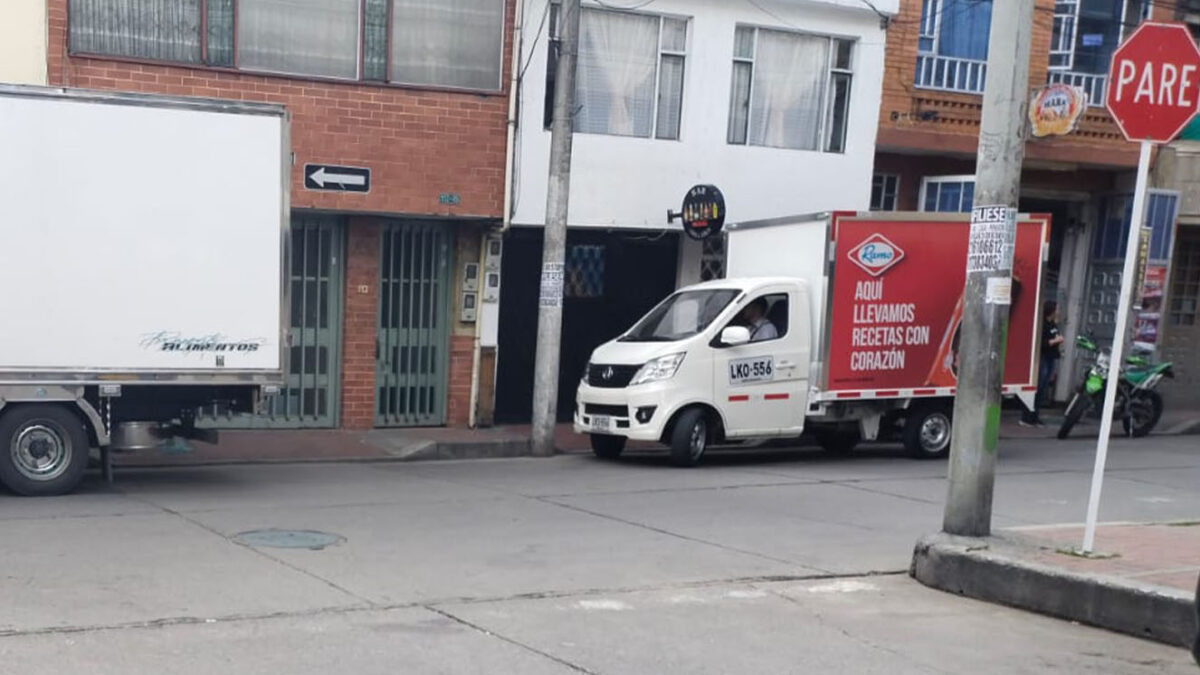 Intolerancia en medio de tragos le costó la vida a hombre en Engativá 1 Intolerancia en medio de tragos le costó la vida a hombre en Engativá Nadie sabe en el barrio Villa Gladys (Engativá) los motivos que llevaron a que un vecino del sector terminara apuñalando a otro, mientras disfrutaban de un licor en la madrugada de este domingo.