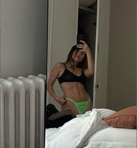 Evaluna publicó una foto ‘subida de tono’ y la cuestionan por su imagen cristiana “Una cristiana subiendo fotos en ropa interior. El papá se va a desmayar cuando vea esta foto”, opinó una fan luego de ver la foto en lencería transparente de Evaluna.