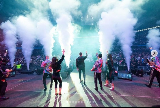 Fans de Jessi Uribe lo destruyen en redes por lo que hizo en su último concierto 1 Fans de Jessi Uribe lo destruyen en redes por lo que hizo en su último concierto El concierto debía empezar a las 8:00 p. m., pero se llegaron las 10:00 p. m. y nada que Jessi Uribe salía.