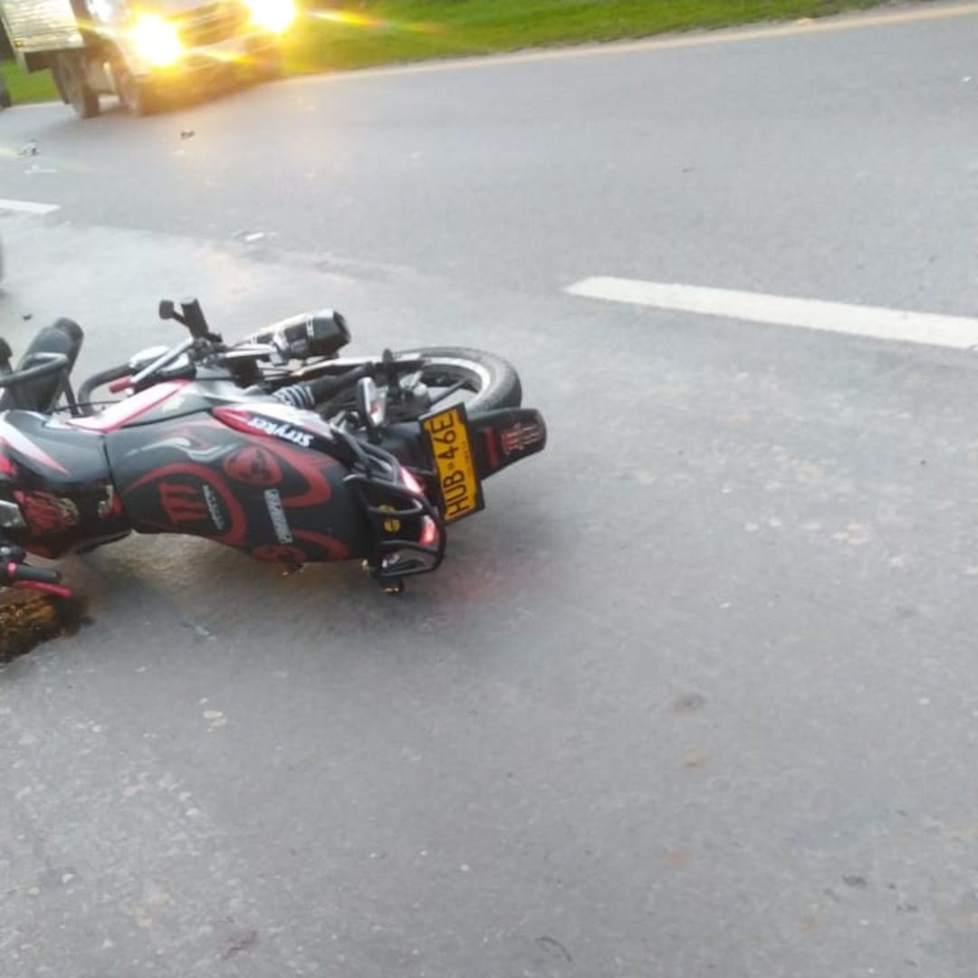Fatal accidente de motociclista en la vía Bogotá- Facatativá 1 Fatal accidente de motociclista en la vía Bogotá- Facatativá La mañana de este martes se presentó un trágico accidente de tránsito que cobró la vida de un motociclista en la vía que de Bogotá conduce a Facatativá.