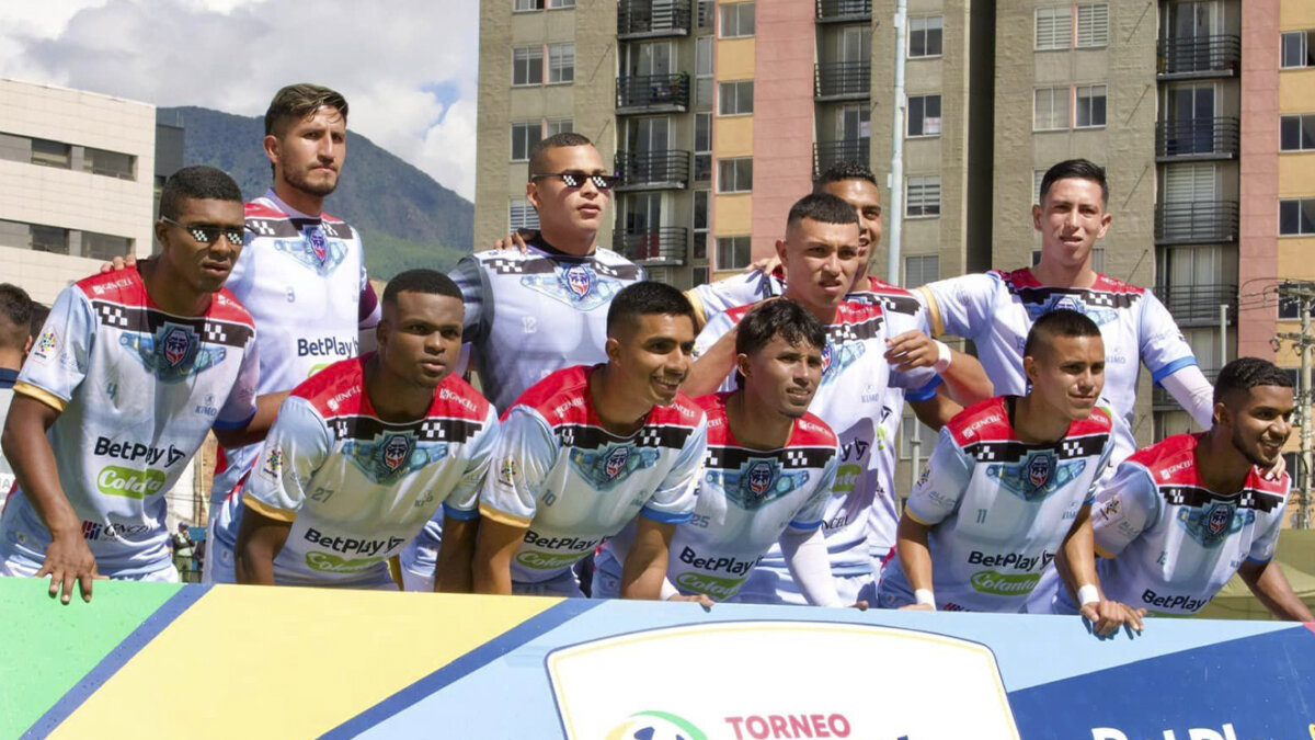 Fortaleza lucha por volver a la 'A' 10 Fortaleza lucha por volver a la 'A' Fortaleza jugará esta noche la ida a la final del Torneo de las B, ante Cúcuta, como visitante.