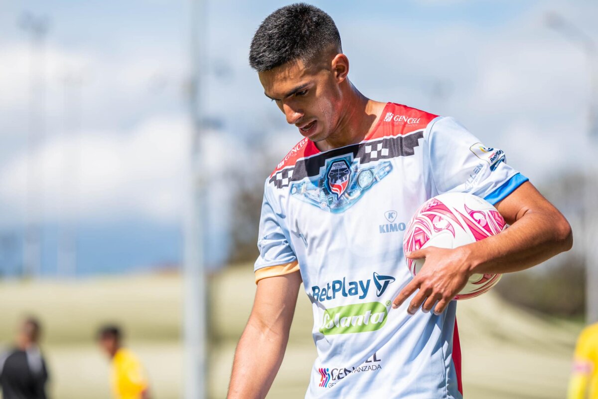 Fortaleza lucha por volver a la 'A' 2 Fortaleza lucha por volver a la 'A' Fortaleza jugará esta noche la ida a la final del Torneo de las B, ante Cúcuta, como visitante.