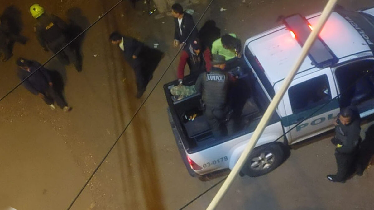 Herido en ataque a bala en Soacha En el sector de Compartir en el barrio Villa Luz, del municipio de Soacha se presentó un nuevo hecho violento. De acuerdo con la información preliminar en horas de la noche de este sábado un sujeto fue lesionado con arma de fuego.