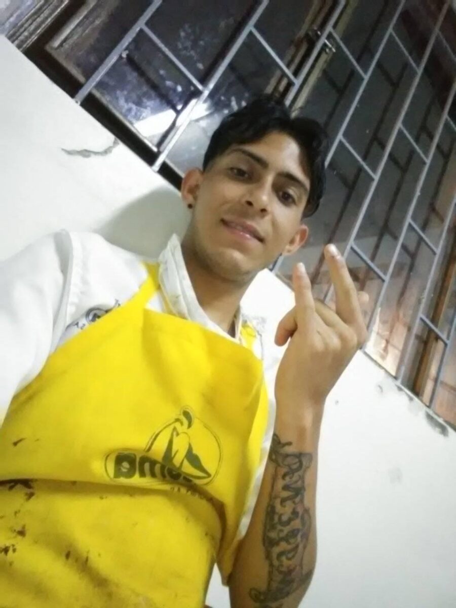 Hombre muere por intolerancia en Kennedy 2 Hombre muere por intolerancia en Kennedy En medio de la efervescencia y el consumo de licor se presentó un nuevo caso de intolerancia que desembocó en un crimen a puñal, cuya víctima fue un hombre de 27 años, identificado como Gustavo Caballero Robles.