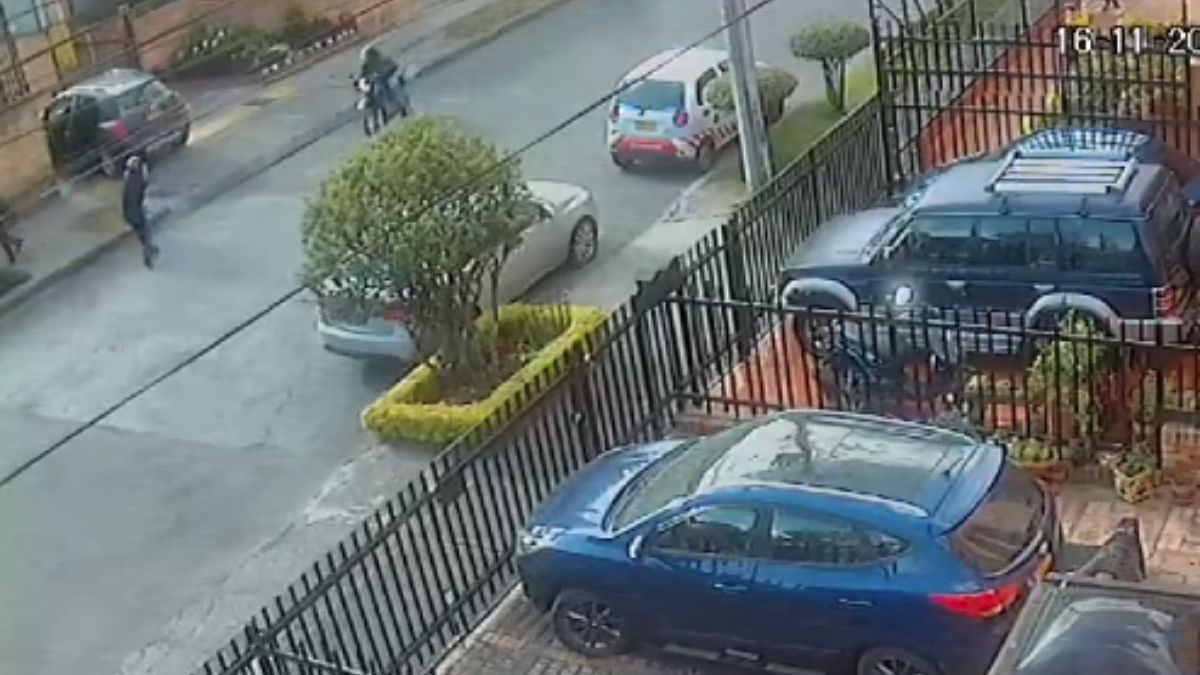 Impactante balacera en Fontibón Sobre las 3:30 de la tarde de este jueves se presentó una balacera en Fontibón, en inmediaciones a la Av. Ciudad de Cali entre calles 22 y 23.