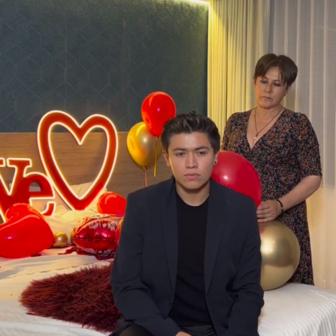 ¿No habrá boda?: Jim Velázquez le habría puesto los cachos a Alina Lozano Tanto Jim Velázquez como Alina Lozano realizaron sus respectivas despedidas de solteros antes de la boda, que al parecer se celebrará a final de este mes. Sin embargo, han salido algunos videos en donde ambos ponen a temblar su matrimonio, entre ellos, una supuesta infidelidad por parte de Jim.