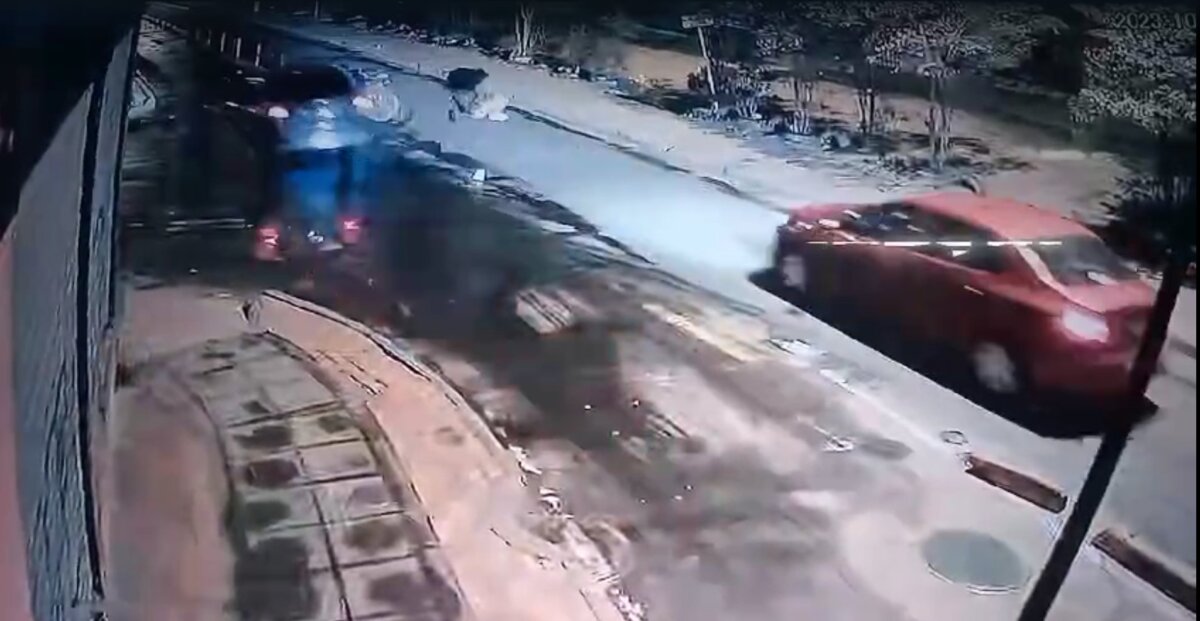 Conductor arolla y abandona a un joven en Soacha Los familiares piden justicia, pues el conductor que arrolló al joven lo abandonó, dejándolo gravemente herido.