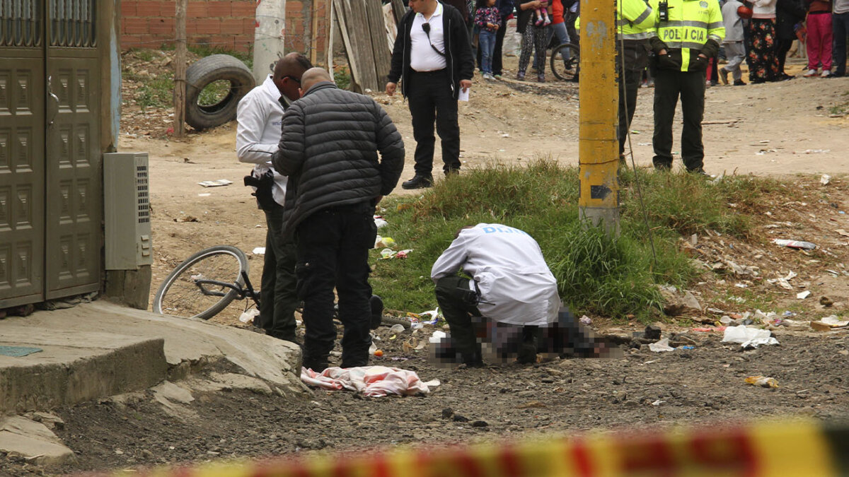 Joven fue asesinado en Funza 1 Joven fue asesinado en Funza Un homicidio con arma de fuego se perpetró en la noche del miércoles en el municipio de Funza. La víctima fatal fue un joven venezolano de 25 años.