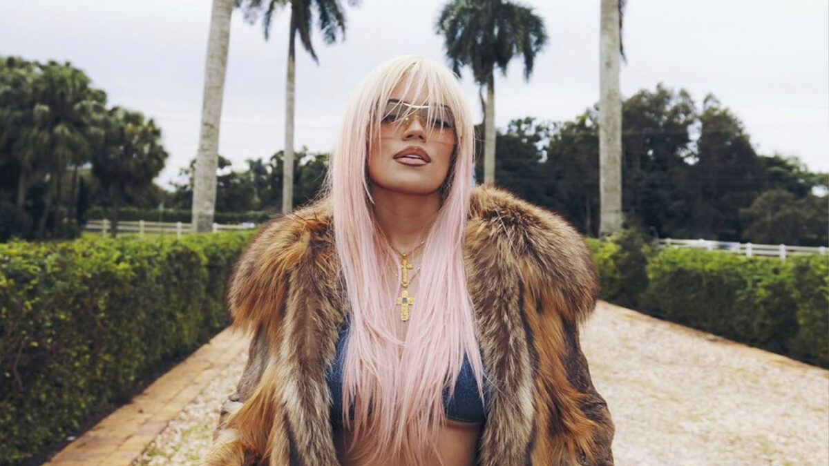 Karol G transmitirá su concierto en 23 municipios La cantante paisa Karol G está empeñada en cumplirle la promesa a sus fans y anunció que su concierto del 2 de diciembre en Medellín se transmitirá en varios municipios de Antioquia.