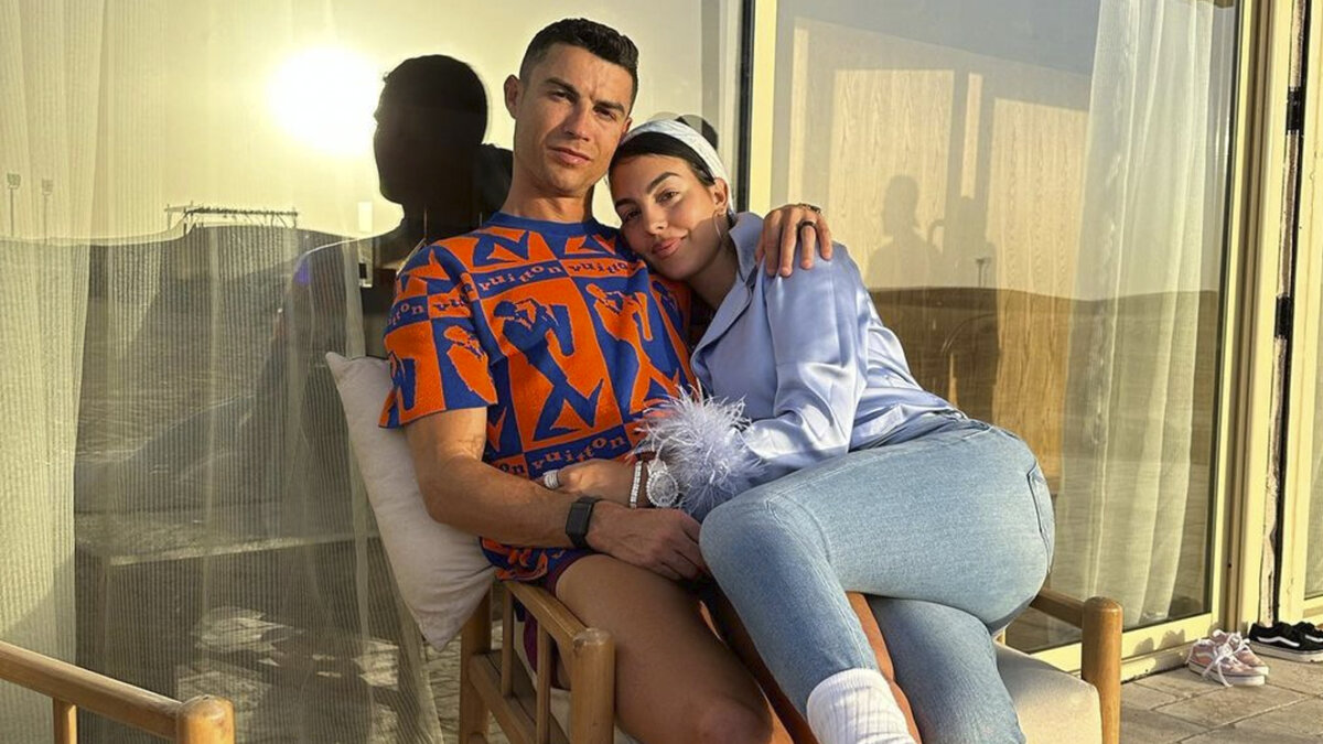 La razón por la que a Cristiano Ronaldo y a su esposa, los investigan las autoridades en España 4 La razón por la que a Cristiano Ronaldo y a su esposa, los investigan las autoridades en España Una de las empresas de la pareja estaría bajo la lupa por parte de las autoridades en ese país.