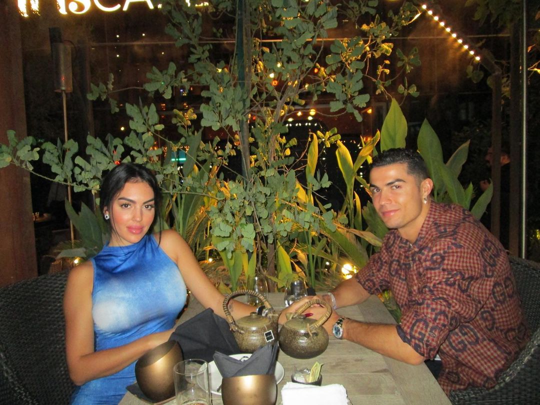 La razón por la que a Cristiano Ronaldo y a su esposa, los investigan las autoridades en España 1 Autoridades. Cristiano