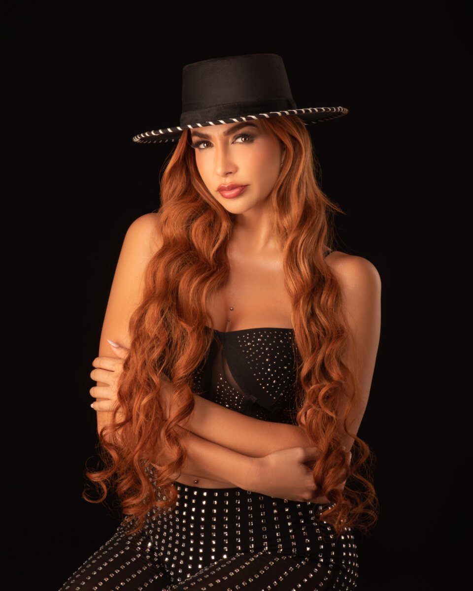 Lady Yuliana ‘La diva de la canción Popular’ le pone sabor al fin de año 2 Lady Yuliana ‘La diva de la canción Popular’ le pone sabor al fin de año Si hay una mujer que sin duda alguna merece el título de ‘La Diva de la Canción Popular’ es Lady Yuliana, una caldense que a punta de talento y con su dulce voz se ha convertido en una de las voces femeninas más fuertes del género.