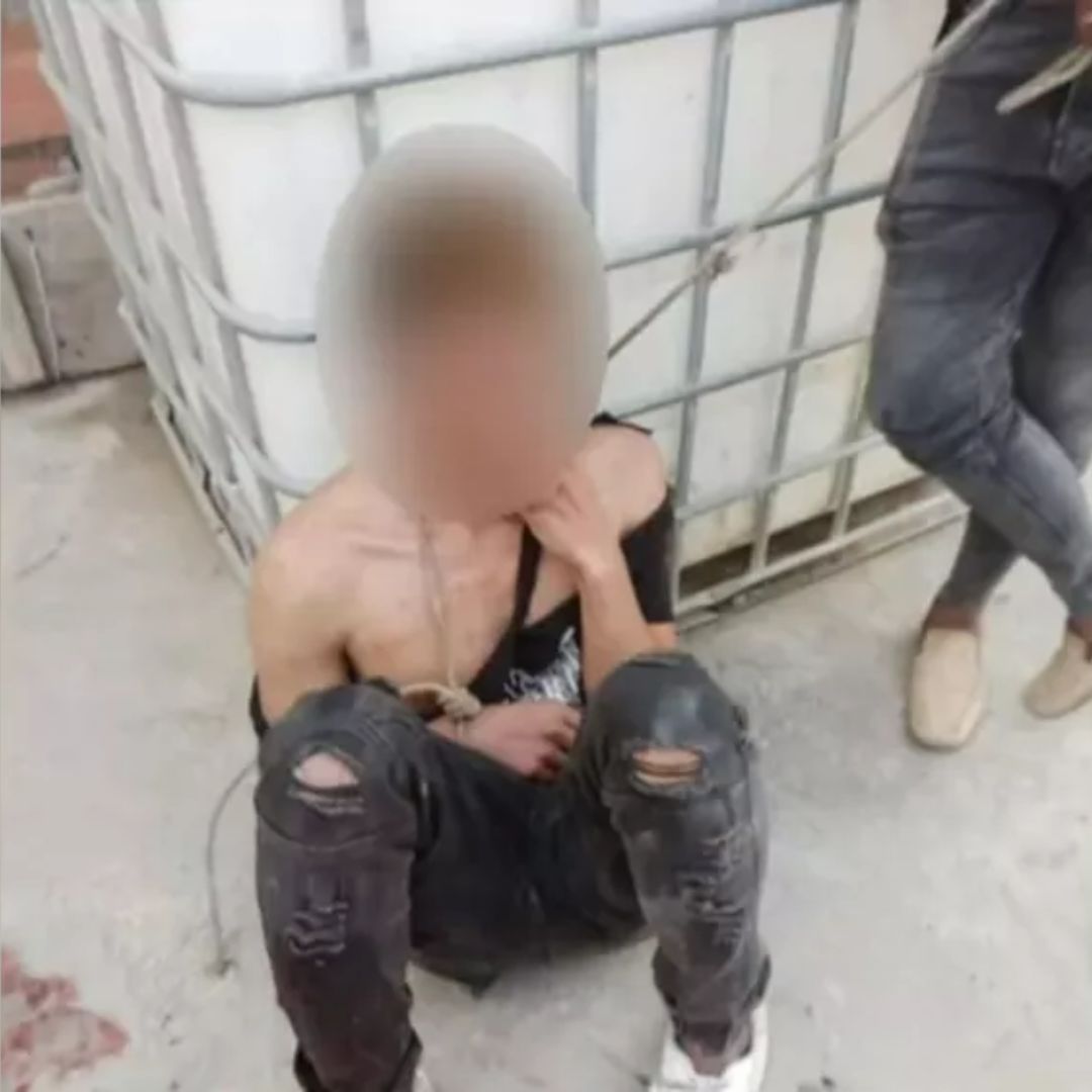 Linchan a sujeto que vendía fotos de niñas desnudas en Soacha 1 Linchan a sujeto que vendía fotos de niñas desnudas en Soacha Un sujeto de 26 años es señalado de tomarle fotos a niñas desnudas, para luego comercializarlas.
