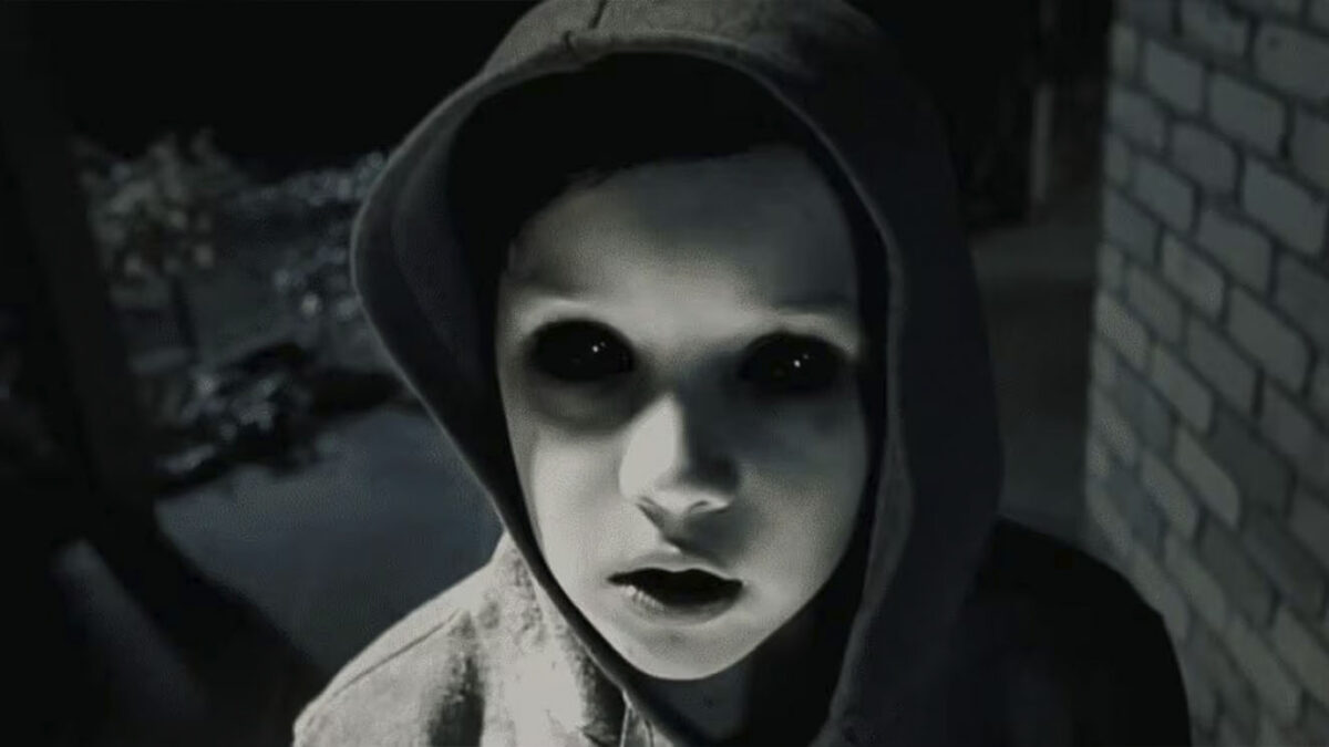 Los tenebrosos niños de los ojos negros 2 Los tenebrosos niños de los ojos negros ¿Qué haría si un niño se le aparece a la mitad de la noche golpeando su puerta o al lado de su auto?