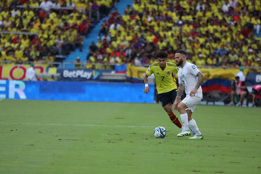 Luis Díaz encabezará lista de jugadores para duelos de eliminatorias La Federación Colombiana de Fútbol confirmó que el futbolista Luis Díaz, contra todo pronóstico, encabezará la lista de jugadores para las eliminatorias que se jugarán ante Brasil y Paraguay.