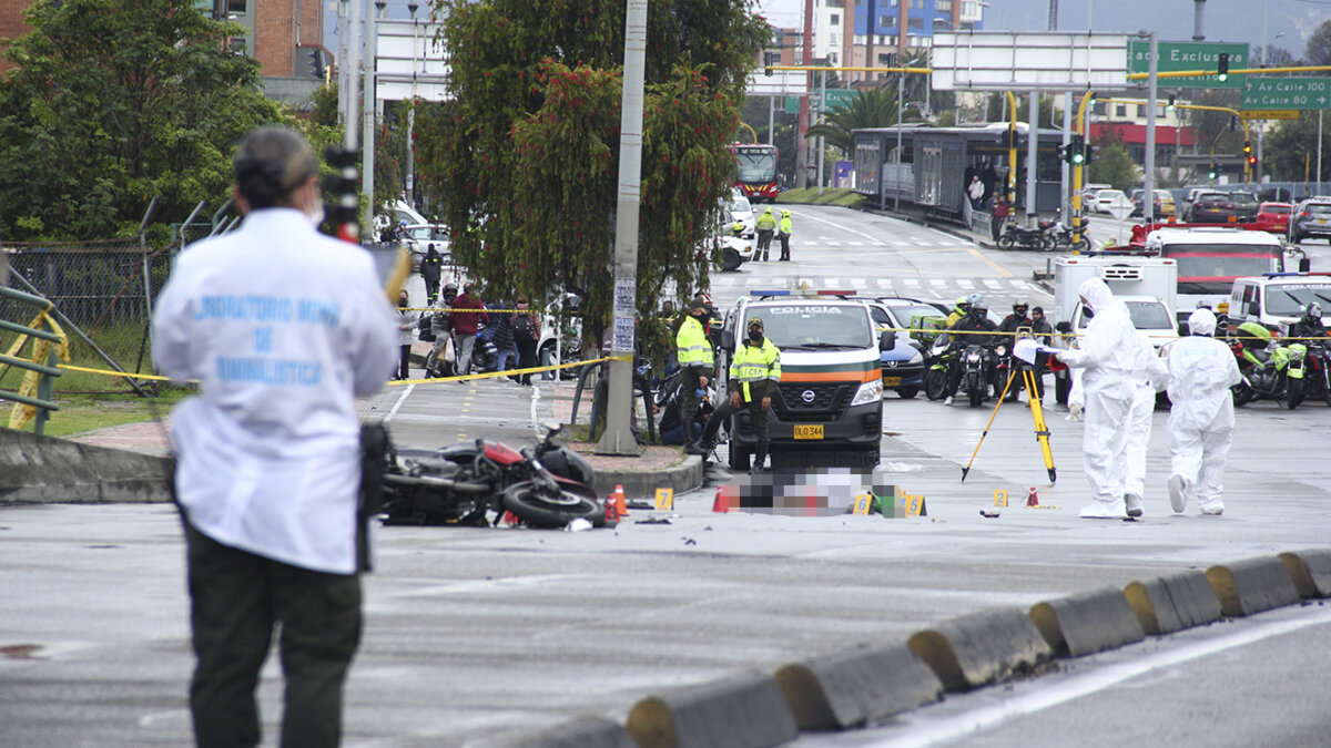 Más de 30 personas han muerto durante este puente festivo en accidentes viales 1 Más de 30 personas han muerto durante este puente festivo en accidentes viales Las autoridades de tránsito hacen presencia en las principales vías del país vigilando el plan retorno del último festivo del mes de noviembre.