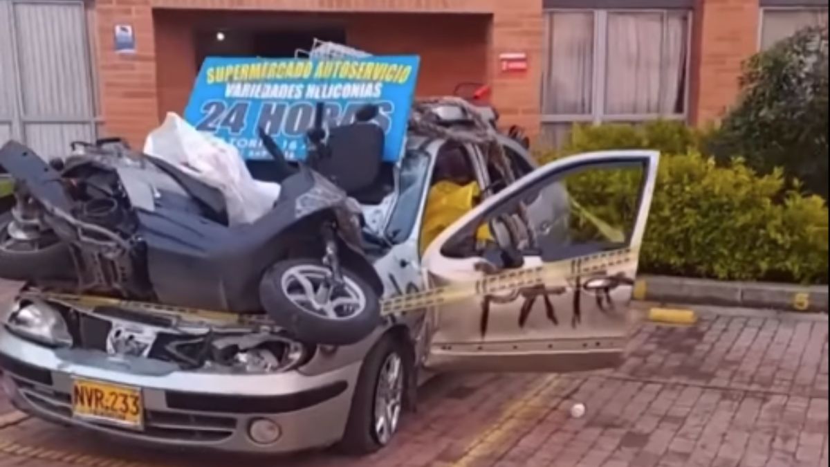 “Me voy a vengar”: exmilitar estaría amenazando a sus vecinos en Facatativá Luego de que este martes residentes del conjunto ‘Heliconias’, ubicado en el municipio de Facatativá, destruyeran los vehículos de uno de sus vecinos por considerarlo problemático; se conoció que este hombre los estaría amenazando.