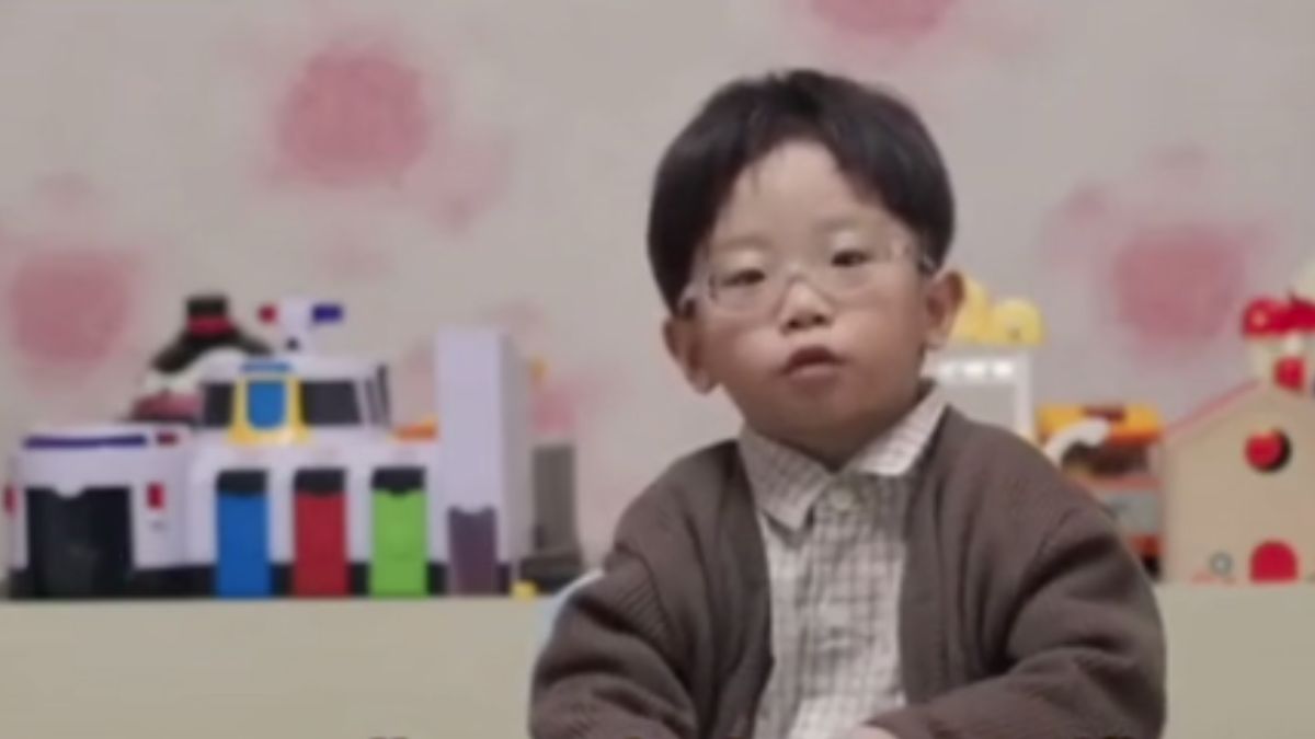 "No le agrado a mi mamá": relato de niño conmueve las redes sociales 9 "No le agrado a mi mamá": relato de niño conmueve las redes sociales En las últimas horas, se ha vuelto viral un conmovedor video en el que un pequeño niño coreano de 4 años relata el trato que sus padres le dan mientras rompe en llanto.