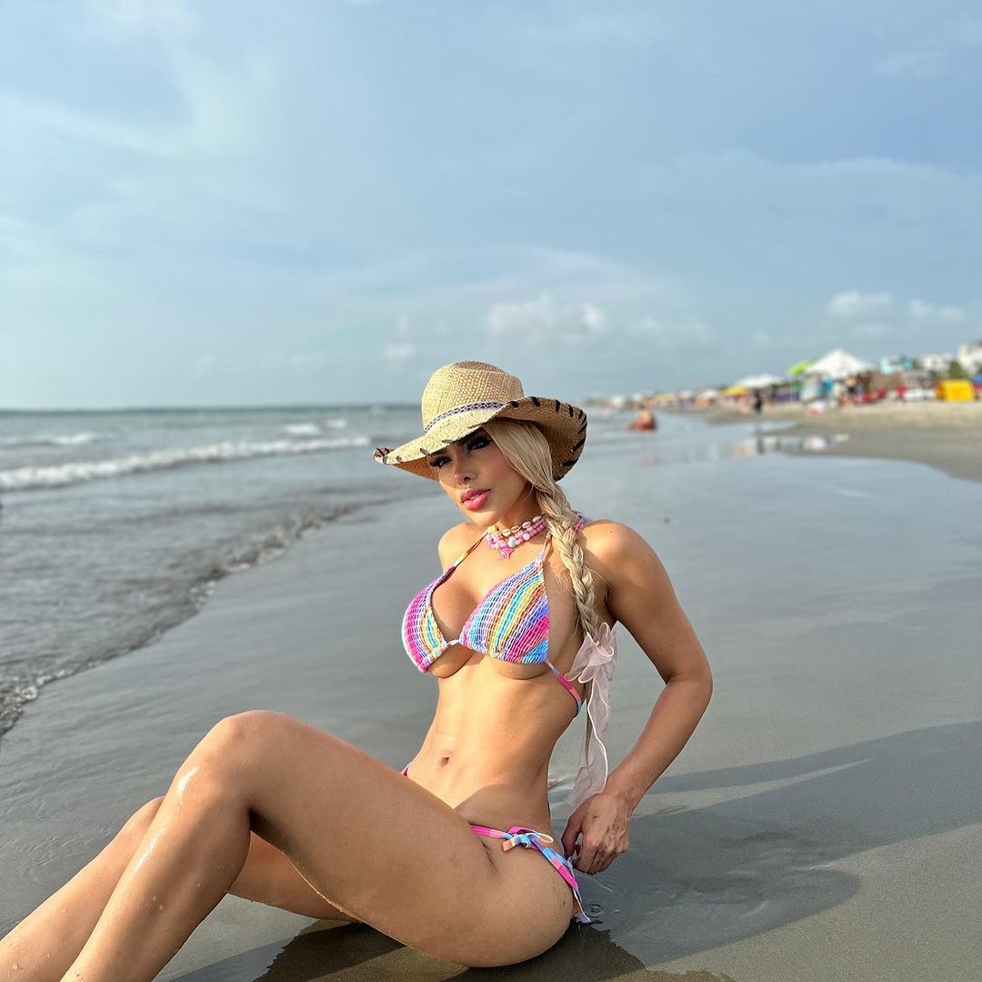 “No me gusta mi piel”: la Barbie Colombiana lució sus cirugías y habló de sus inseguridades 1 “No me gusta mi piel”: la Barbie Colombiana lució sus cirugías y habló de sus inseguridades La Barbie Colombiana se sometió a un tratamiento experimental para aclarar el color de su piel, por el complejo que le causa su tono.