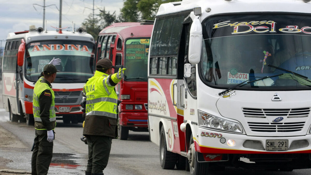 Pañitos de agua tibia con los buses de Soacha y su nuevo acuerdo El convenio entre las Alcaldías de Bogotá y Soacha se ampliará por cinco meses más, mientras se planea como se le prestará un mejor servicio a los habitantes de Soacha.