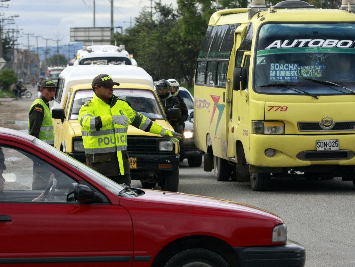 Pañitos de agua tibia con los buses de Soacha y su nuevo acuerdo 1 Pañitos de agua tibia con los buses de Soacha y su nuevo acuerdo El convenio entre las Alcaldías de Bogotá y Soacha se ampliará por cinco meses más, mientras se planea como se le prestará un mejor servicio a los habitantes de Soacha.