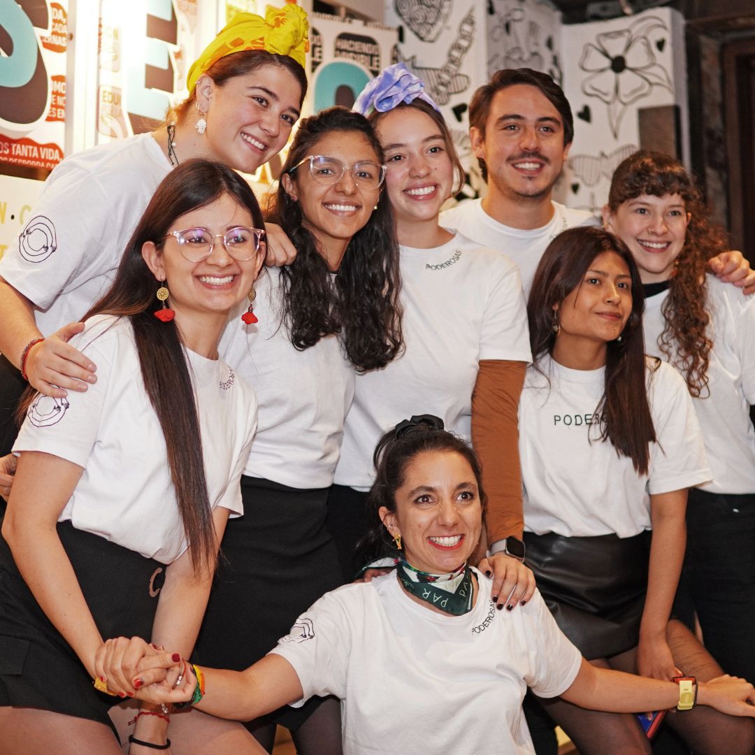'Poderosas Colombia' está dejando huella en la revolución de la educación sexual 1 'Poderosas Colombia' está dejando huella en la revolución de la educación sexual Con el fin de contribuir a la lucha contra problemáticas sociales como el embarazo adolescente, violencia sexual o pobreza menstrual, la ONG 'Poderosas Colombia' está gestando un cambio en la educación sexual. Así lo demostró 'La cena más PODEROSA del año'.