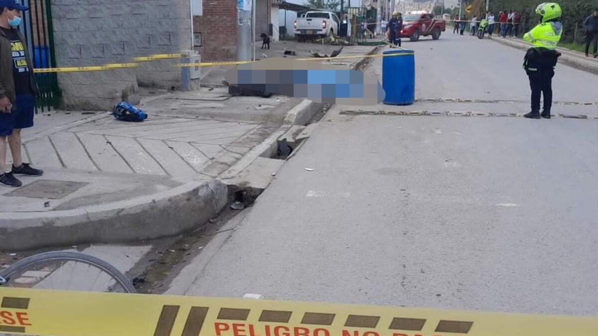 Policías implicados en muerte de motero 10 Policías implicados en muerte de motero En el municipio de Tocancipá la comunidad pide que se haga justicia tras la muerte en un accidente de tránsito de un hombre de 34 años que fue arrollado por un vehículo de la Policía Nacional en la que se movilizaban patrulleros de la Sijín, quienes al parecer, se encontraban en estado de alicoramiento.