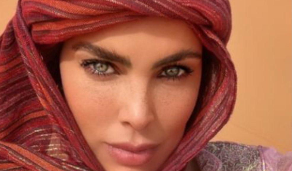 Sara Corrales hizo suspirar a más de uno con espectaculares fotos en el desierto La actriz colombiana Sara Corrales ha compartido en sus redes sociales su inolvidable viaje a Marruecos, destacando su exploración de lugares icónicos y emocionantes actividades. Sus publicaciones han sido aclamadas por seguidores, quienes elogian su belleza y sensualidad.